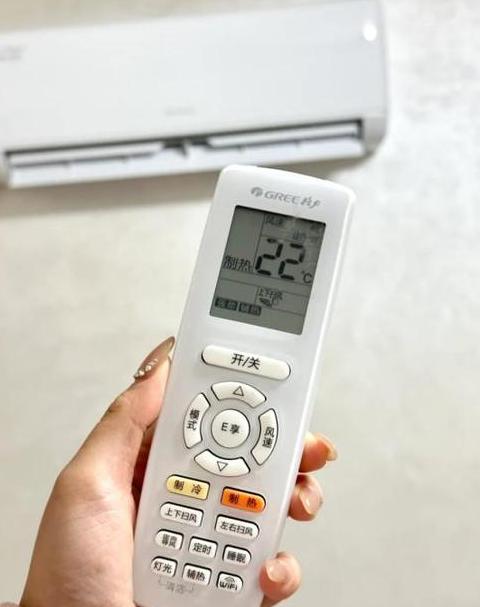 空调为什么会突然亮一下