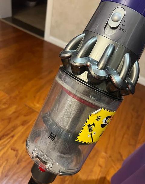 戴森吸尘器v10一吸一停
