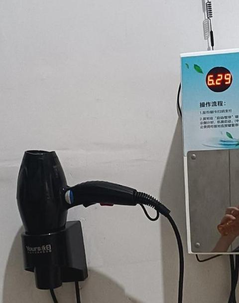 电吹风有股烧焦的味道还能用吗