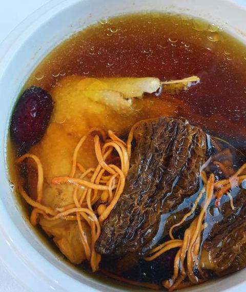 羊肚菌鸡肉汤：营养美味，冬季滋补佳品
