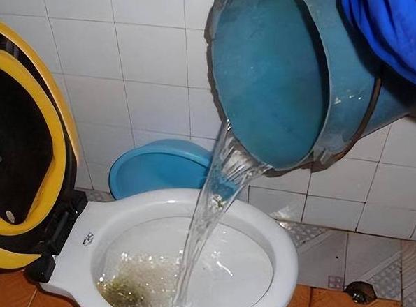 抽水马桶冲水量解析：3-8升用水量详解