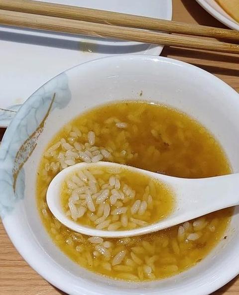 大米泡水食用，胃部不适风险大？