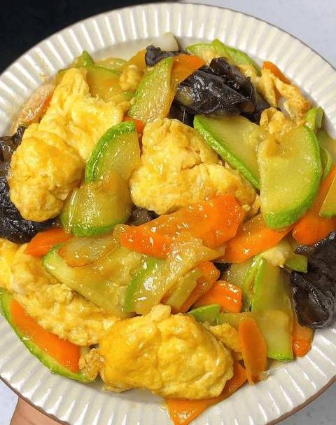 家常凉拌茭白：清爽营养，夏日必备凉菜食谱