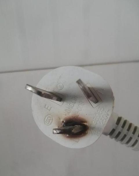 热水器插电后指示灯闪烁原因解析