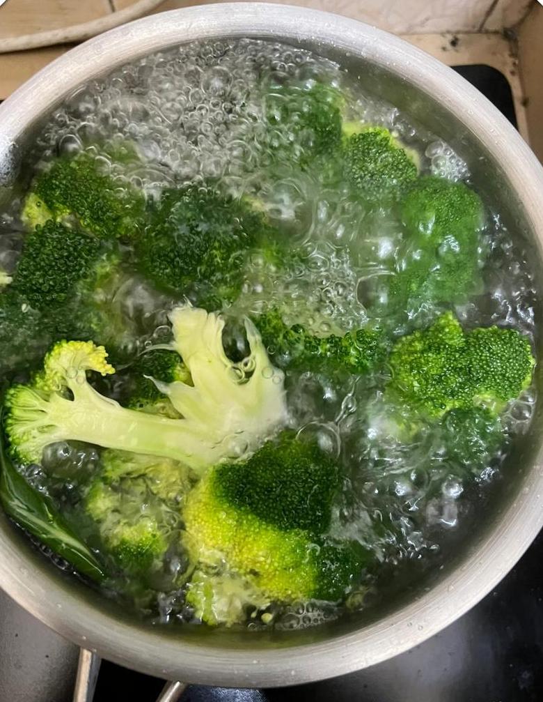 西兰花焯水处理，健康食用更放心