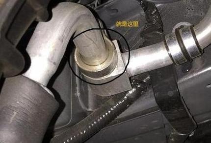 空调冷凝水是室外机排出来的么