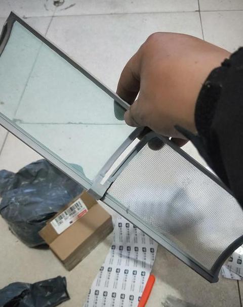 美的空调过滤网怎么取下来