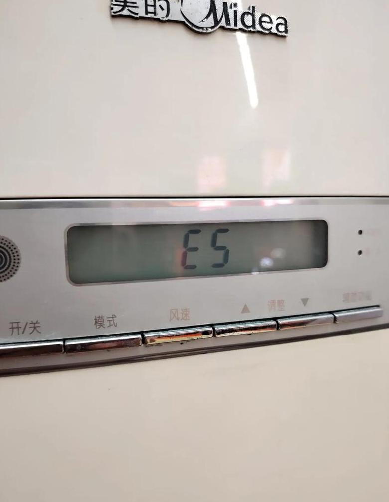 美的空调天花机故障代码E9解析与维修方法