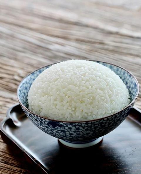 电饭煲蒸米饭攻略：四大秘诀轻松煮出香甜米饭