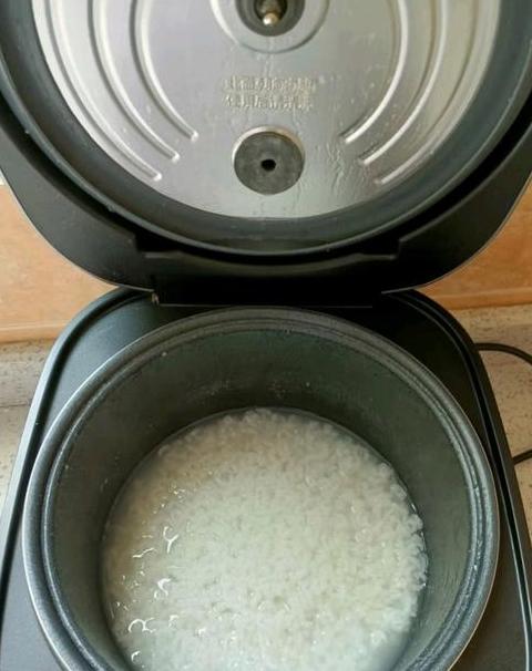 九阳电饭煲使用指南：煲牛肉水量与蒸米饭方法详解