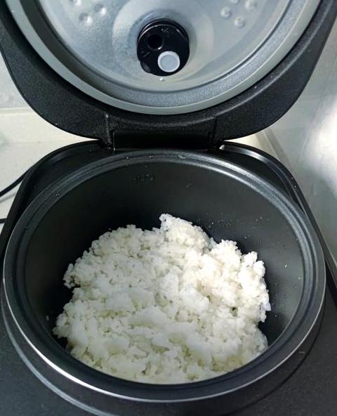 电饭煲煮饭教程：轻松掌握米炊具操作步骤